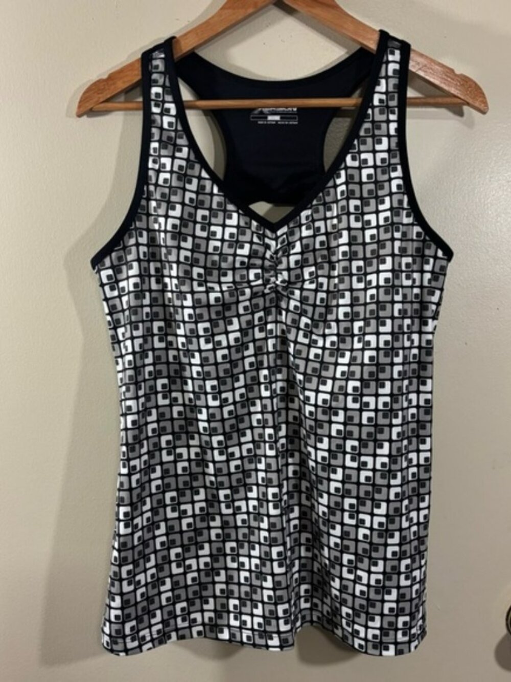 Xesersion Black and White Geometric Women's Athletic Top Size XL